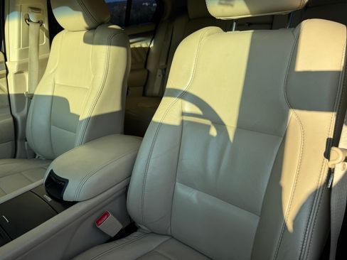 Used 2013 Ford Taurus SEL image 4