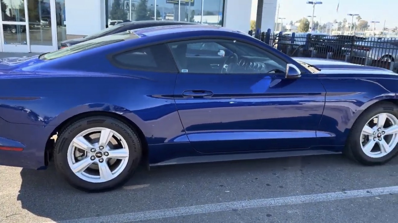 Used 2015 Ford Mustang Coupe RWD image 1