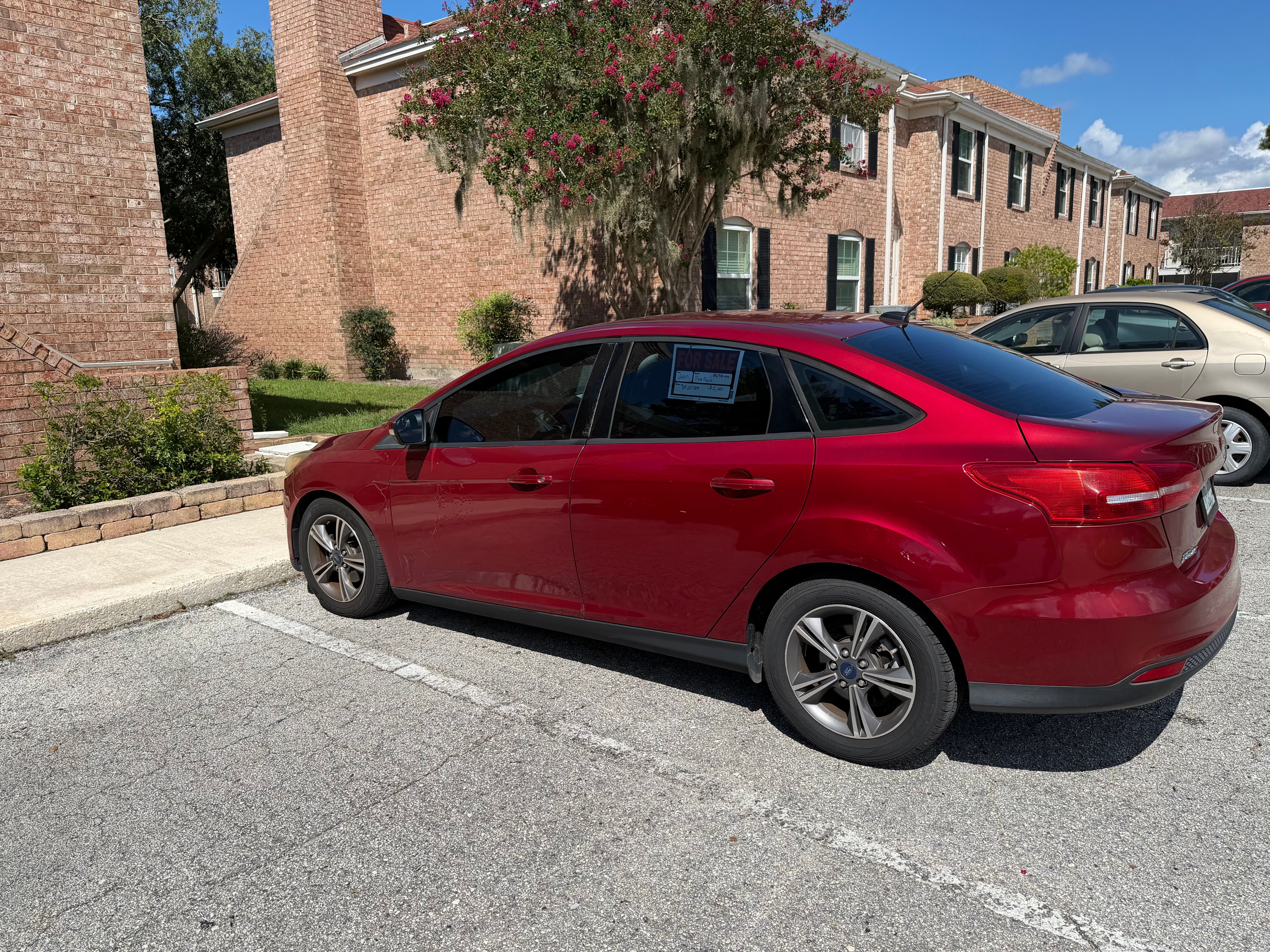 Used 2017 Ford Focus SE FWD image 6