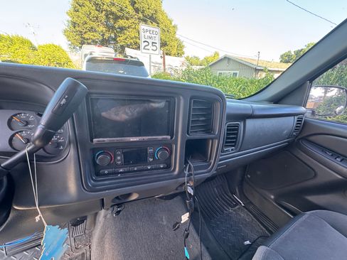 Used 2004 GMC Sierra 1500 SLE RWD image 15