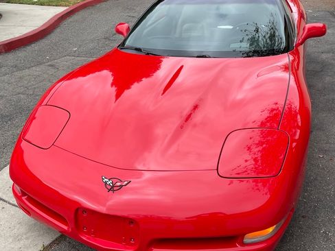 Used 2000 Chevrolet Corvette Coupe w/ Memory Pkg image 2