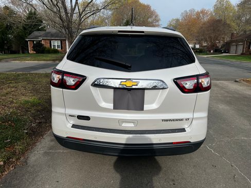Used 2016 Chevrolet Traverse LT w/ Style and Technology Package image 4
