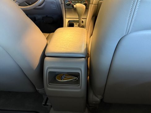 Used 2001 Toyota Avalon XL image 12