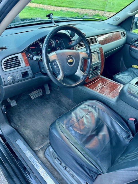 Used 2012 Chevrolet Avalanche LTZ RWD image 18