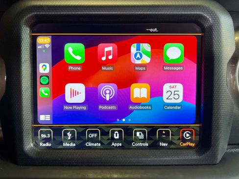 Used 2018 Jeep Wrangler Unlimited Sahara image 17