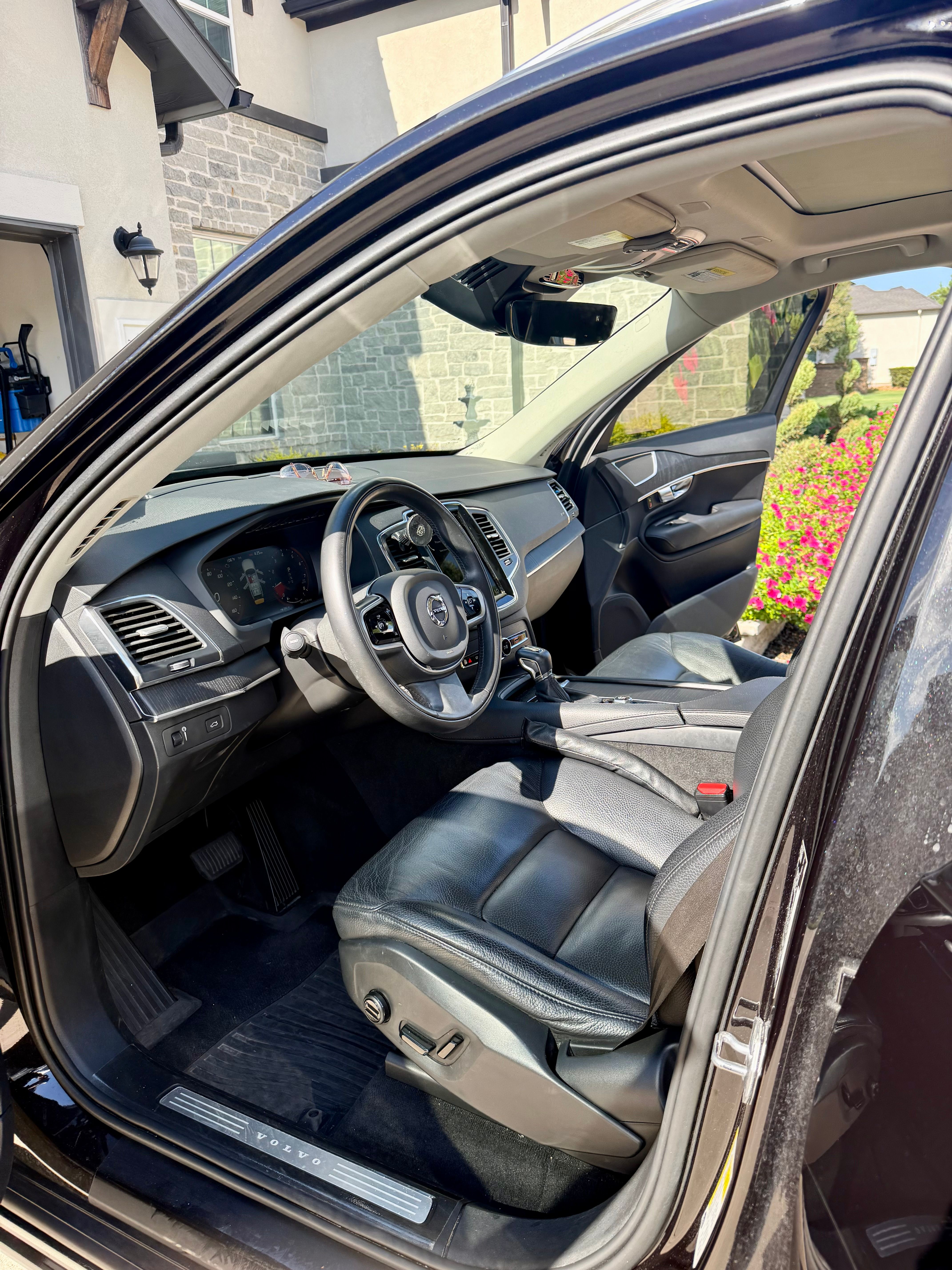 Used 2020 Volvo XC90 T6 Momentum w/ Protection Package AWD/4WD image 19