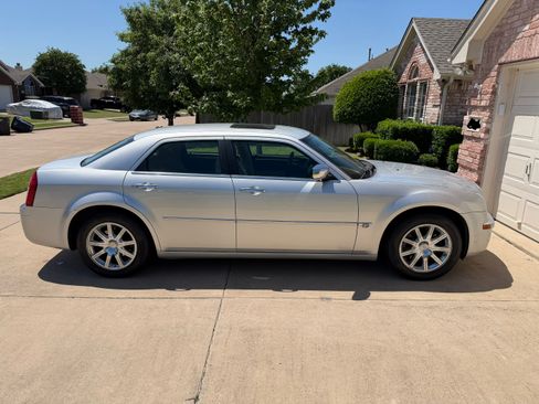 Used 2007 Chrysler 300 C w/ Protection Group II RWD image 5