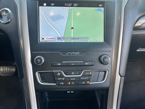 Used 2019 Ford Fusion SE image 20