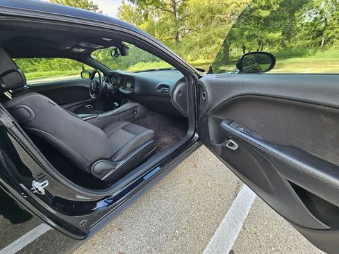 Used 2019 Dodge Challenger SXT RWD image 11