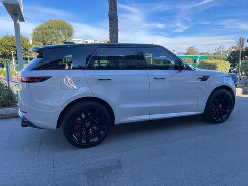 Used 2025 Land Rover Range Rover Sport Dynamic SE image 14