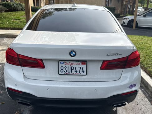 Used 2019 BMW 530e w/ M Sport Package image 11