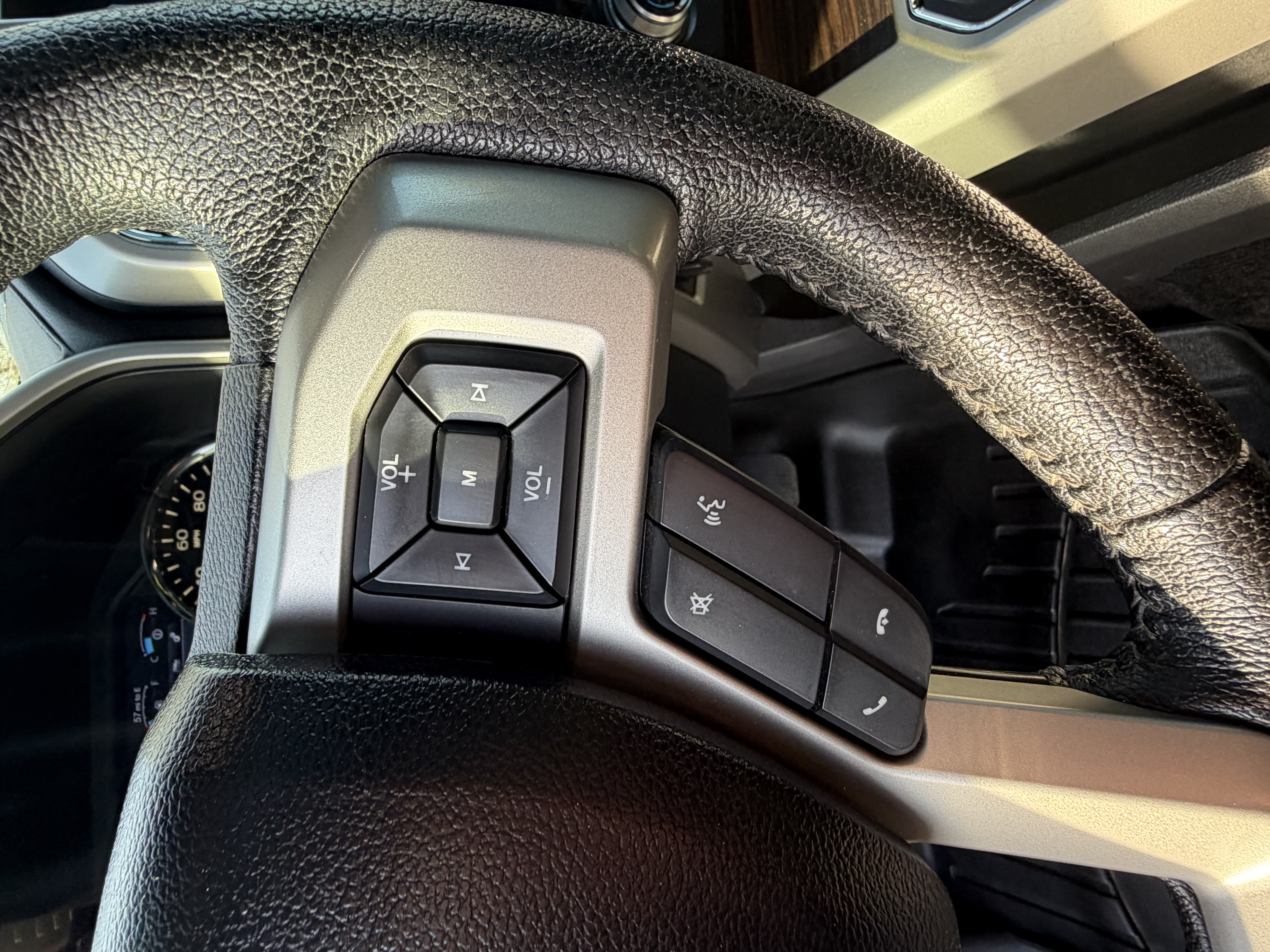 Used 2016 Ford F150 Lariat w/ Equipment Group 502A Luxury AWD/4WD image 29