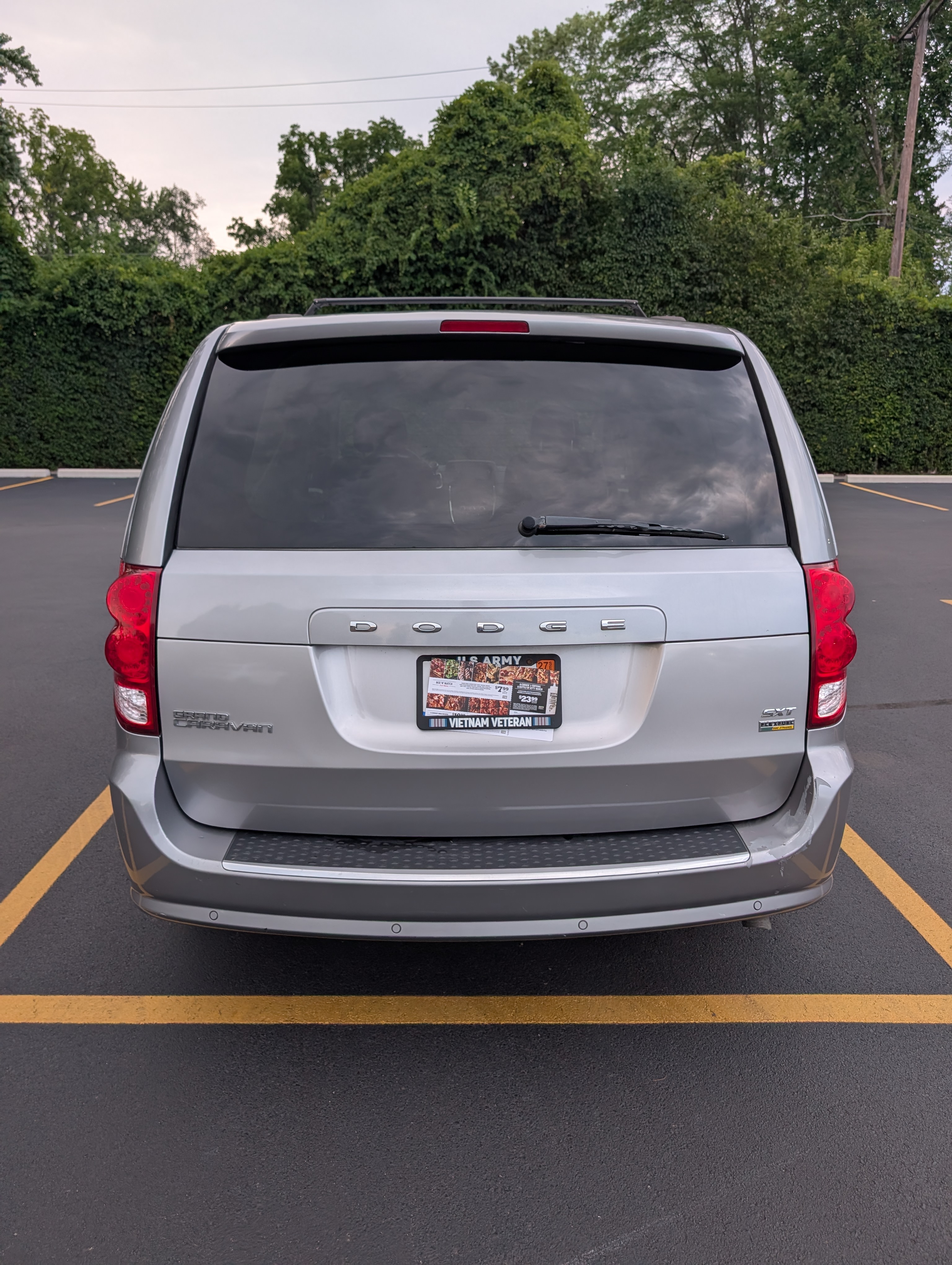 Used 2016 Dodge Grand Caravan SXT w/ Rear Park Assist Package FWD image 9