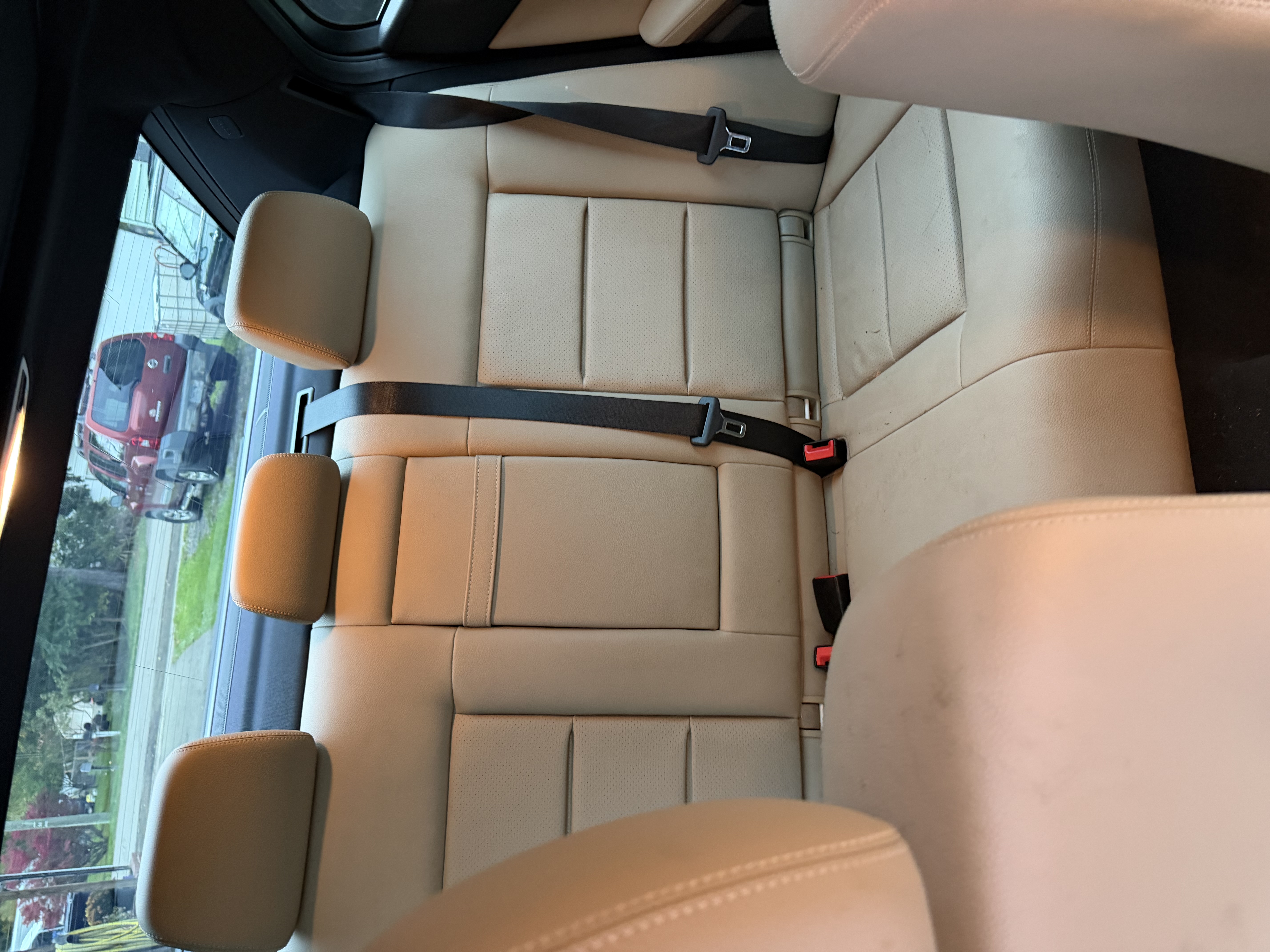 Used 2011 Mercedes-Benz E 350 BlueTEC Sedan image 6