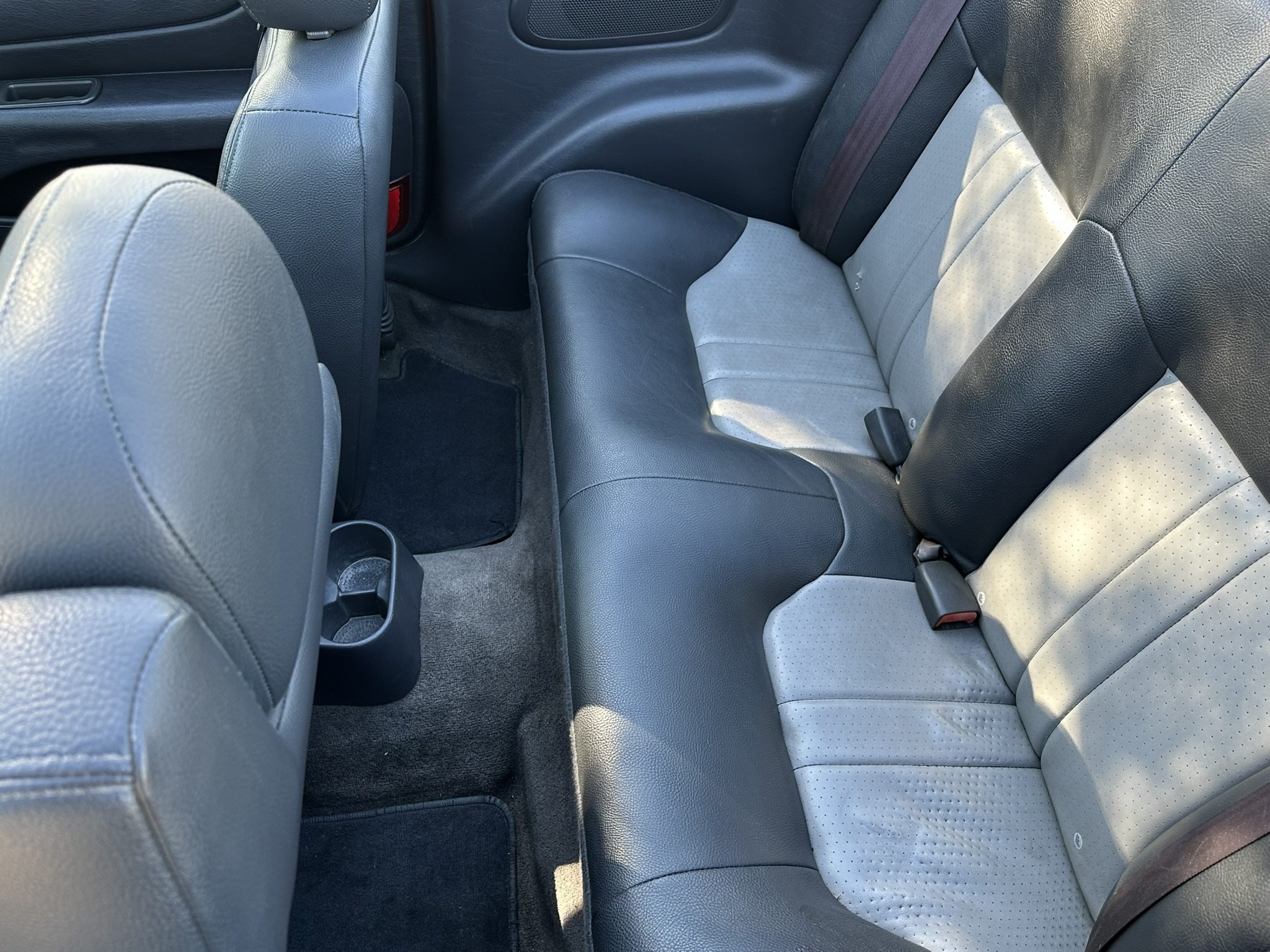 Used 2004 Chrysler Sebring GTC FWD image 22