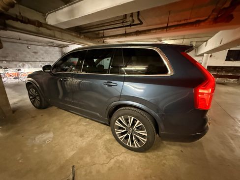 Used 2022 Volvo XC90 T5 Momentum w/ Climate Package image 9