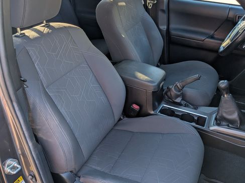 Used 2016 Toyota Tacoma TRD Off-Road image 17