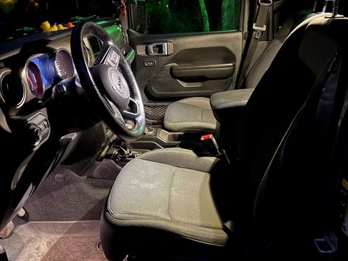 Used 2021 Jeep Wrangler Unlimited Sport image 9