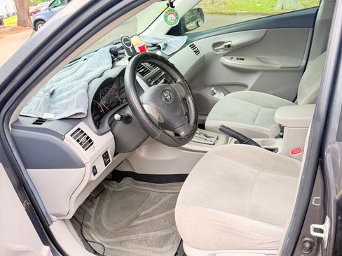 Used 2012 Toyota Corolla LE FWD image 13