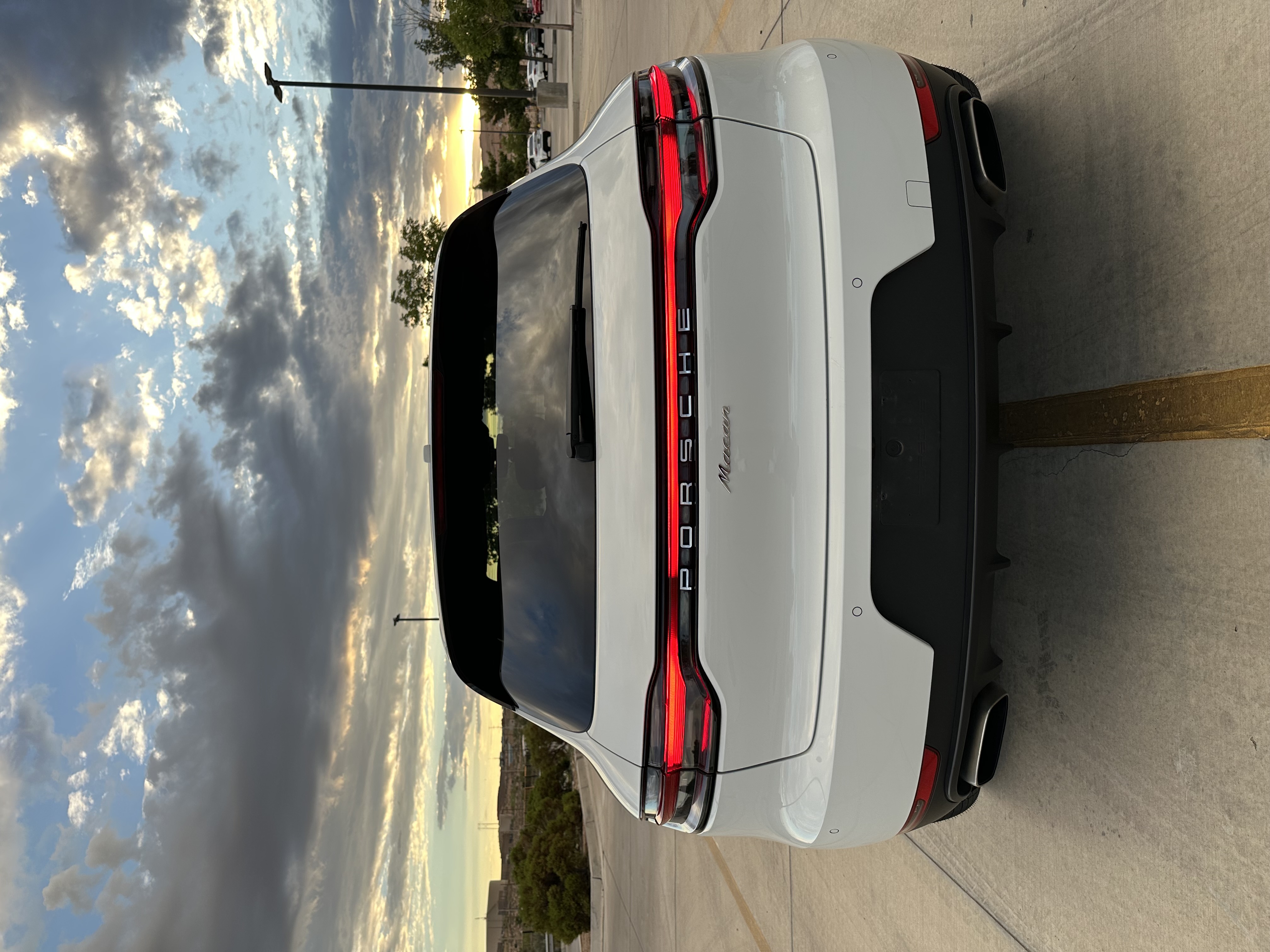 Used 2020 Porsche Macan AWD/4WD image 31