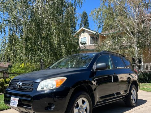 Used 2007 Toyota RAV4 2WD image 2