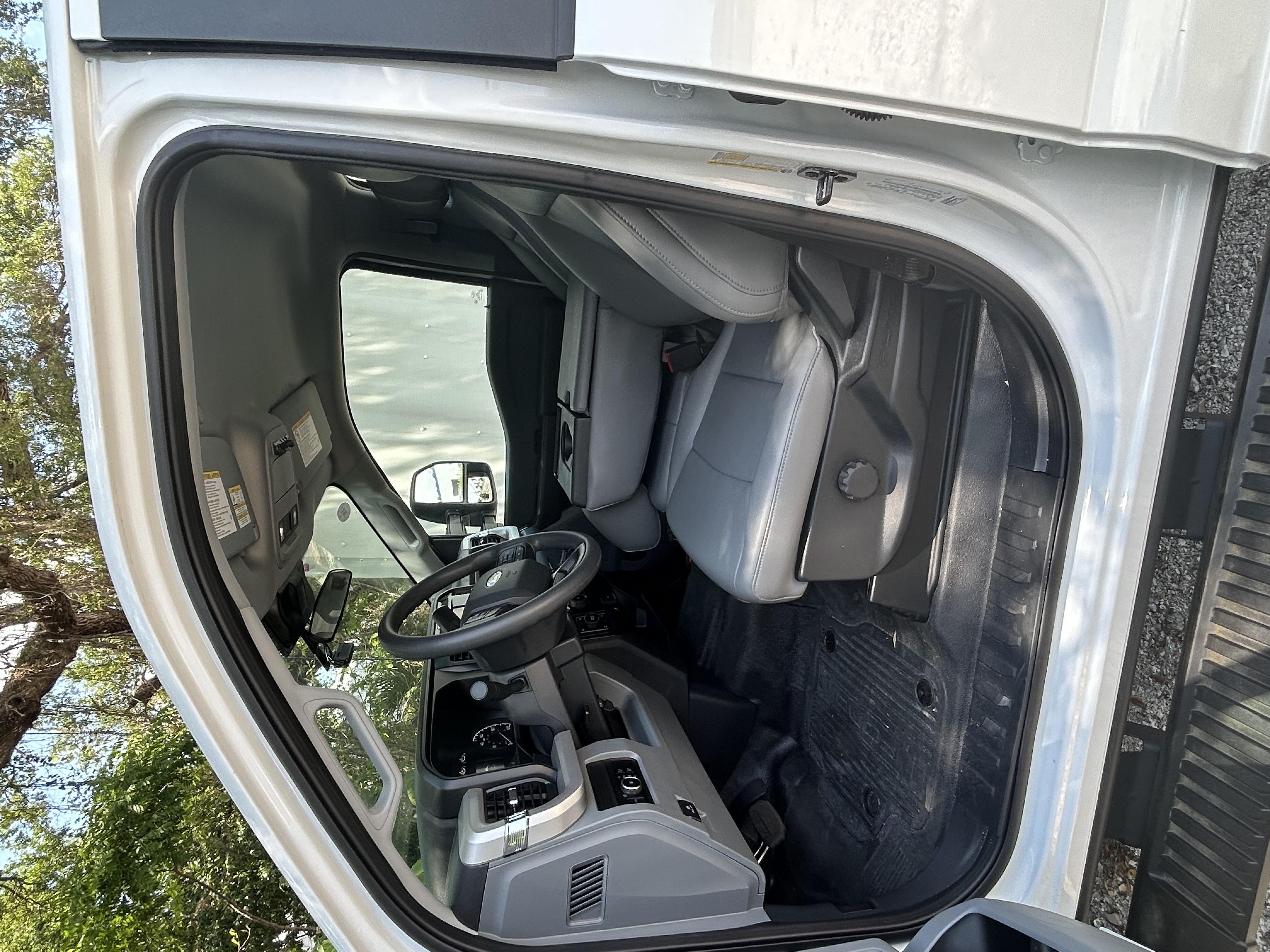 Used 2025 Ford F250 XL w/ XL Driver Assist Package AWD/4WD image 9