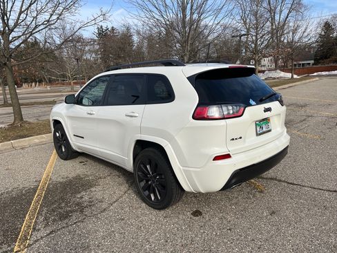 Used 2019 Jeep Cherokee High Altitude image 2