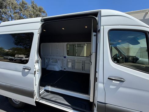Used 2019 Mercedes-Benz Sprinter 144 image 8