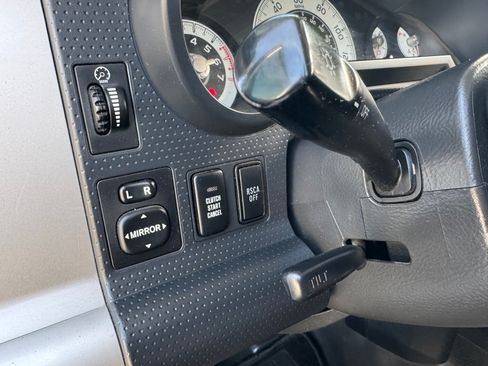 Used 2012 Toyota FJ Cruiser 4WD image 17