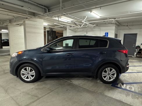 Used 2018 Kia Sportage LX image 2