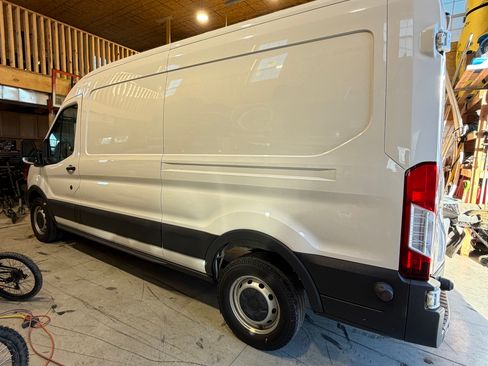 Used 2018 Ford Transit 150 148 Medium Roof image 10