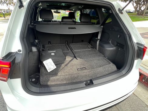 Used 2020 Volkswagen Tiguan SE R-Line image 8