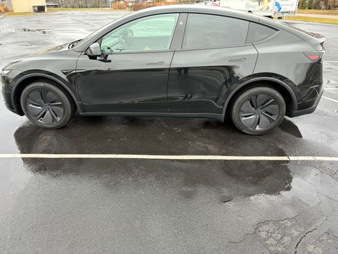 Used 2026 Tesla Model Y Long Range image 10