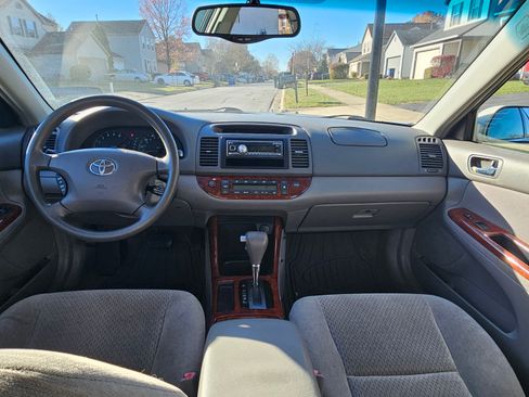 Used 2002 Toyota Camry XLE image 8