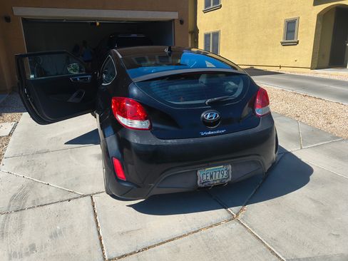Used 2016 Hyundai Veloster FWD image 5