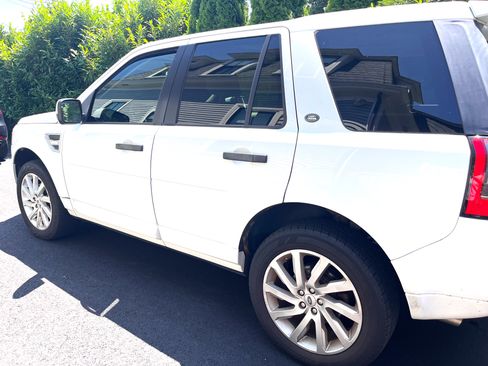 Used 2012 Land Rover LR2 HSE AWD/4WD image 2