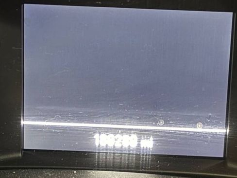 Used 2017 Chevrolet Malibu LT image 9