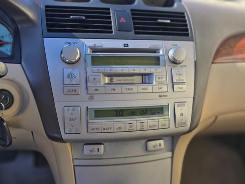 Used 2006 Toyota Solara SLE image 8