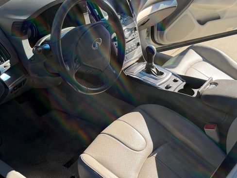 Used 2015 INFINITI Q40 Sedan 4D w/ Moonroof Package image 8