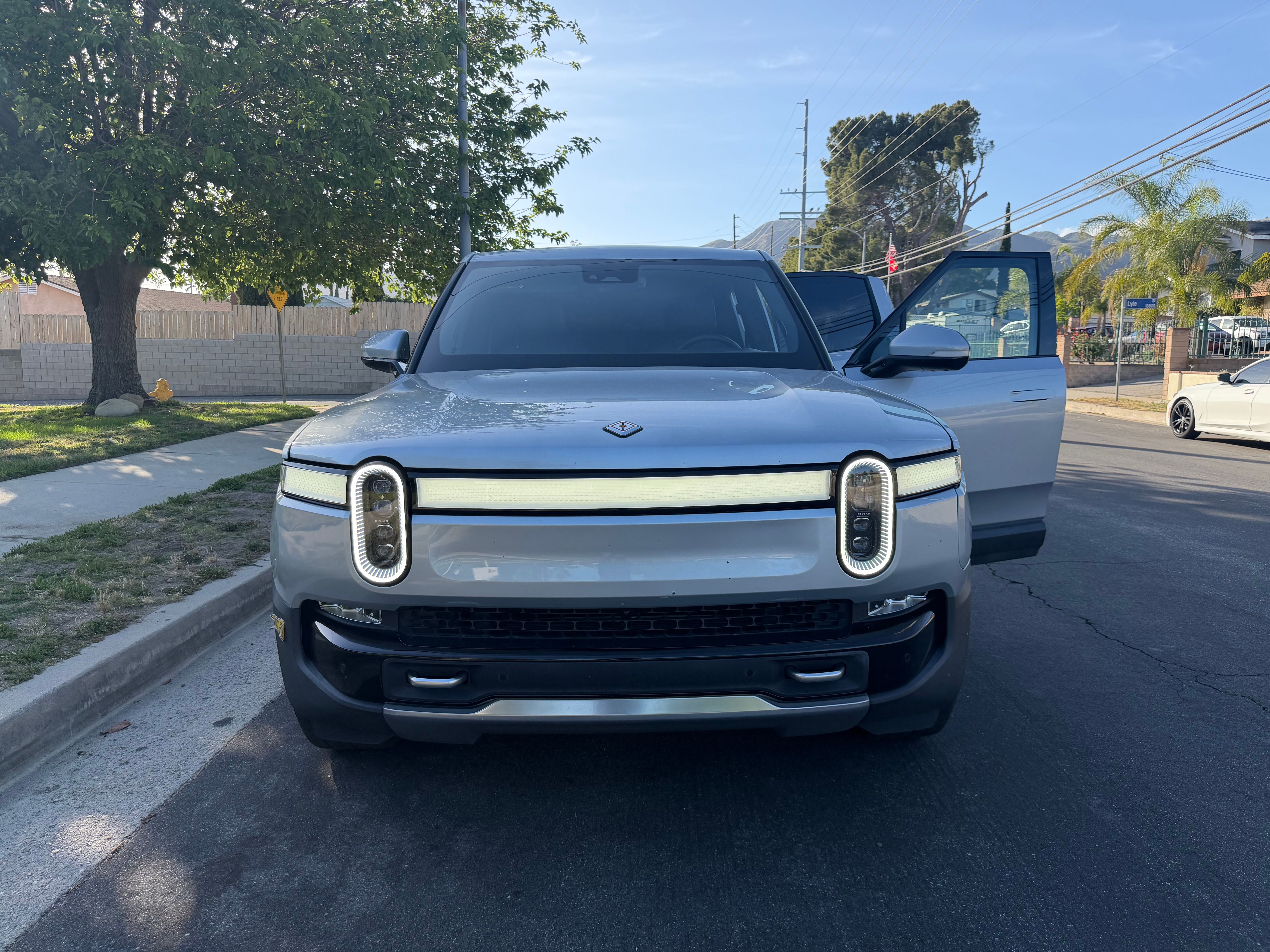 Used 2022 Rivian R1T Launch Edition AWD/4WD image 1