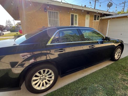 Used 2013 Chrysler 300 image 10