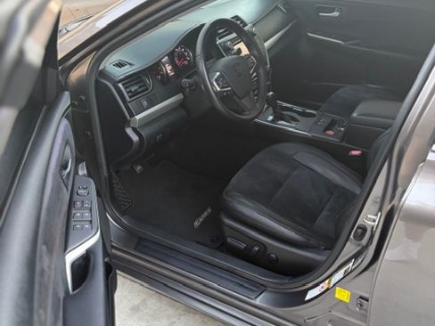 Used 2017 Toyota Camry XSE image 11