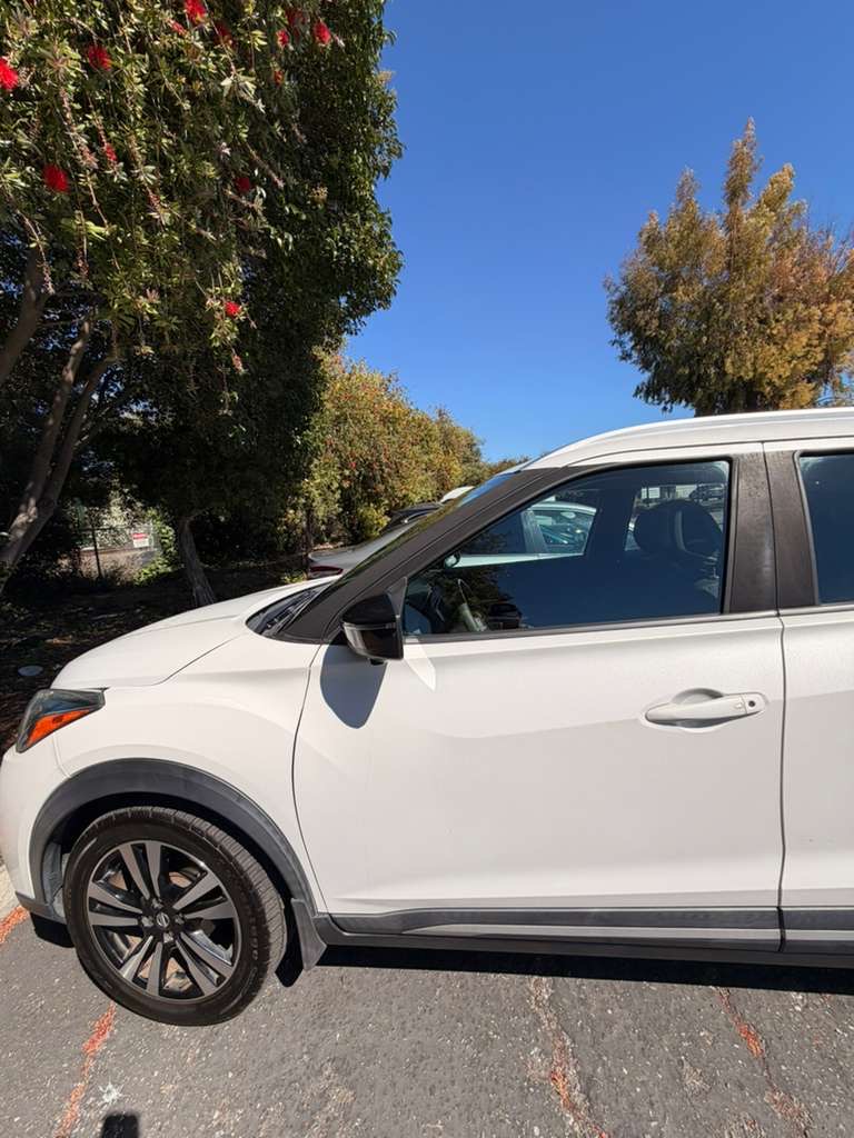 Used 2019 Nissan Kicks SR w/ SR Premium Package FWD image 4
