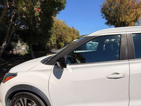 Used 2019 Nissan Kicks SR w/ SR Premium Package FWD image 4