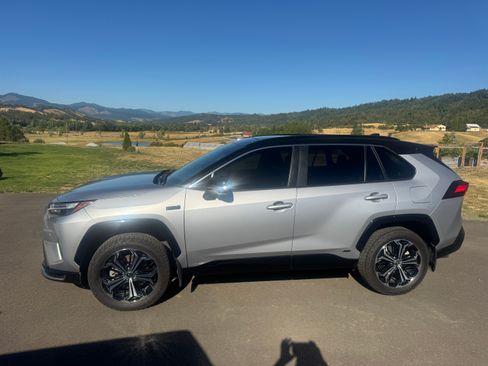 Used 2024 Toyota RAV4 XSE w/ Premium Package AWD/4WD image 11
