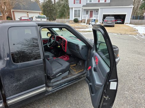 Used 2003 Chevrolet S10 Pickup LS image 12