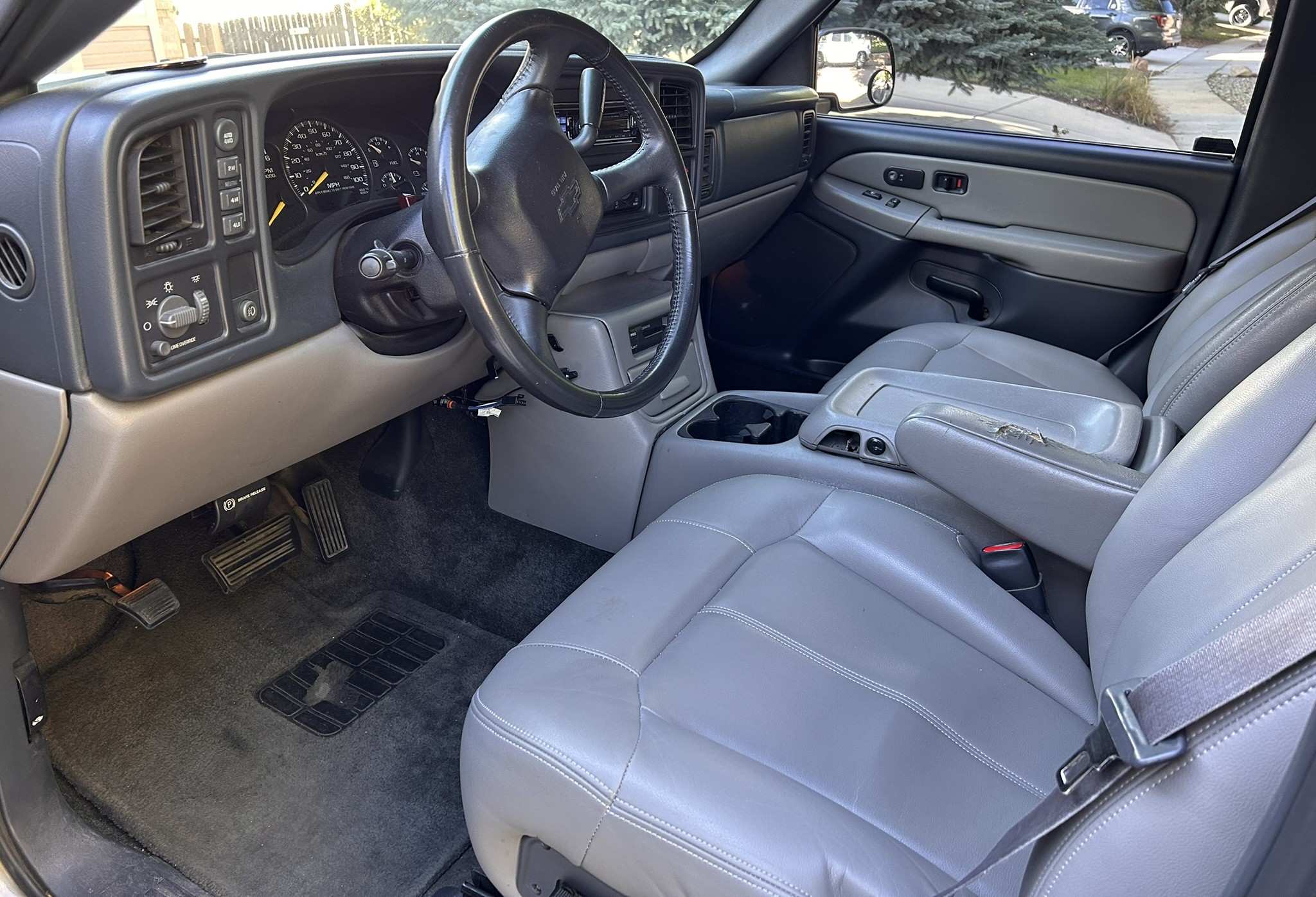 Used 2000 Chevrolet Tahoe LT w/ LT Preferred Equipment Group AWD/4WD image 6