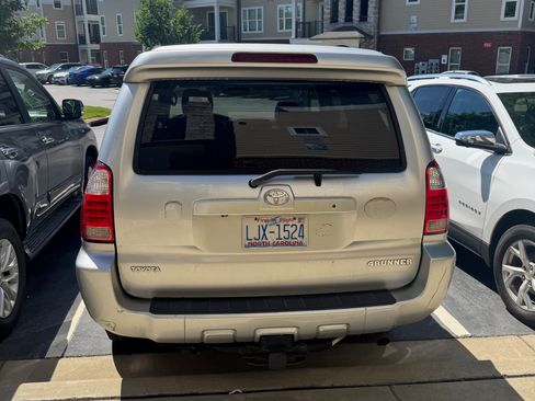 Used 2006 Toyota 4Runner Limited AWD/4WD image 6