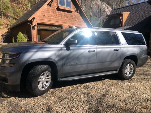 Used 2019 Chevrolet Suburban LT image 13