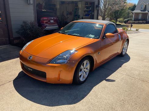 Used 2005 Nissan 350Z Touring image 2